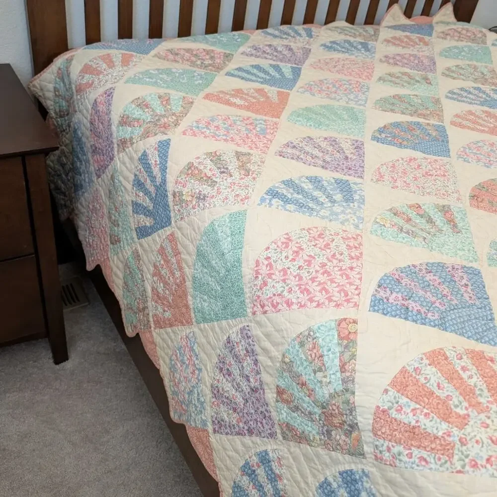 Vintage Seashell Fan Quilt Hand Stitched Scalloped 98x75 Bedspread ARCH QUILT NY
